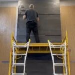 Com mais de 30 anos na marcenaria, artesão ressignifica materiais e cria móveis com história