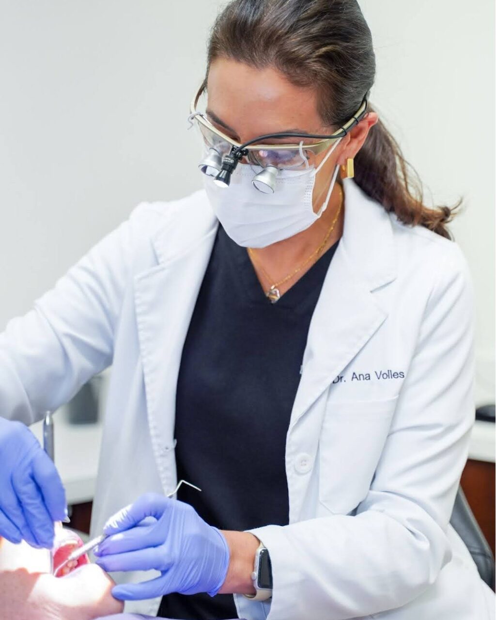 2026-Dr-Ana-Volles-atuando-na-FLorida.jpg